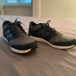 New balance tennis shoes